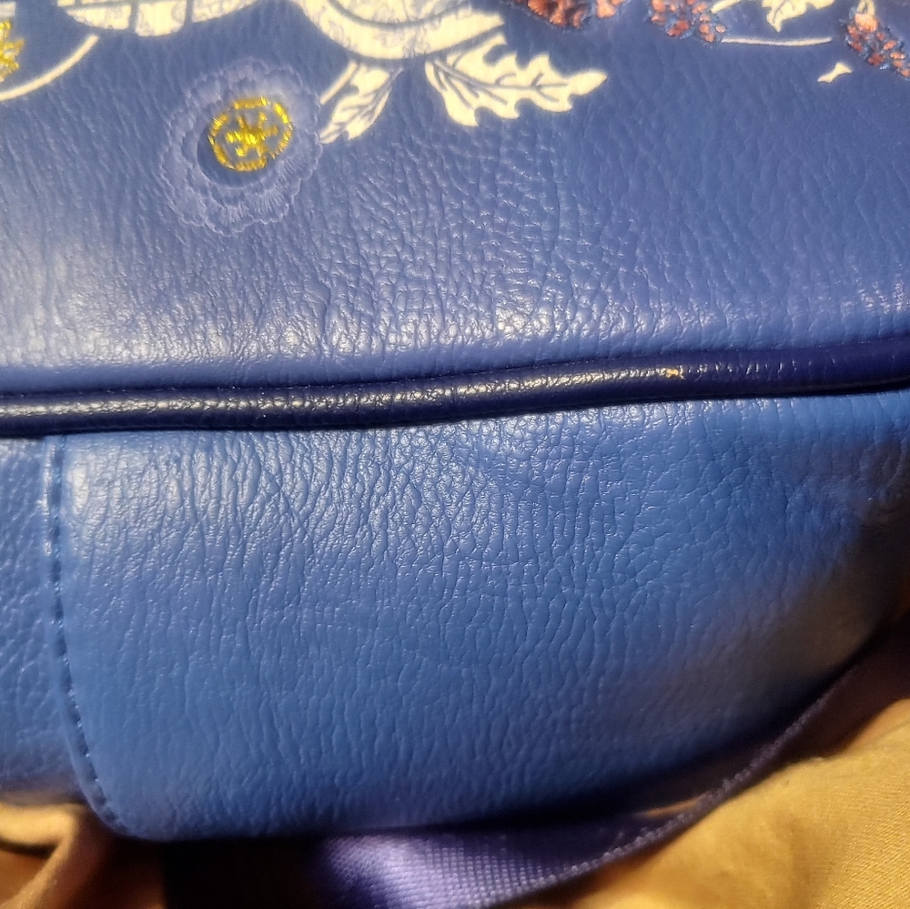 Blue back pack - Picture 3 of 11